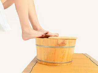 开门迎新春的诗句_开门迎新春的诗句是什么