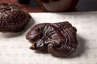 小班音乐游戏教案及教学反思《一二三木头人》（大班音乐游戏一二三木头人教案）